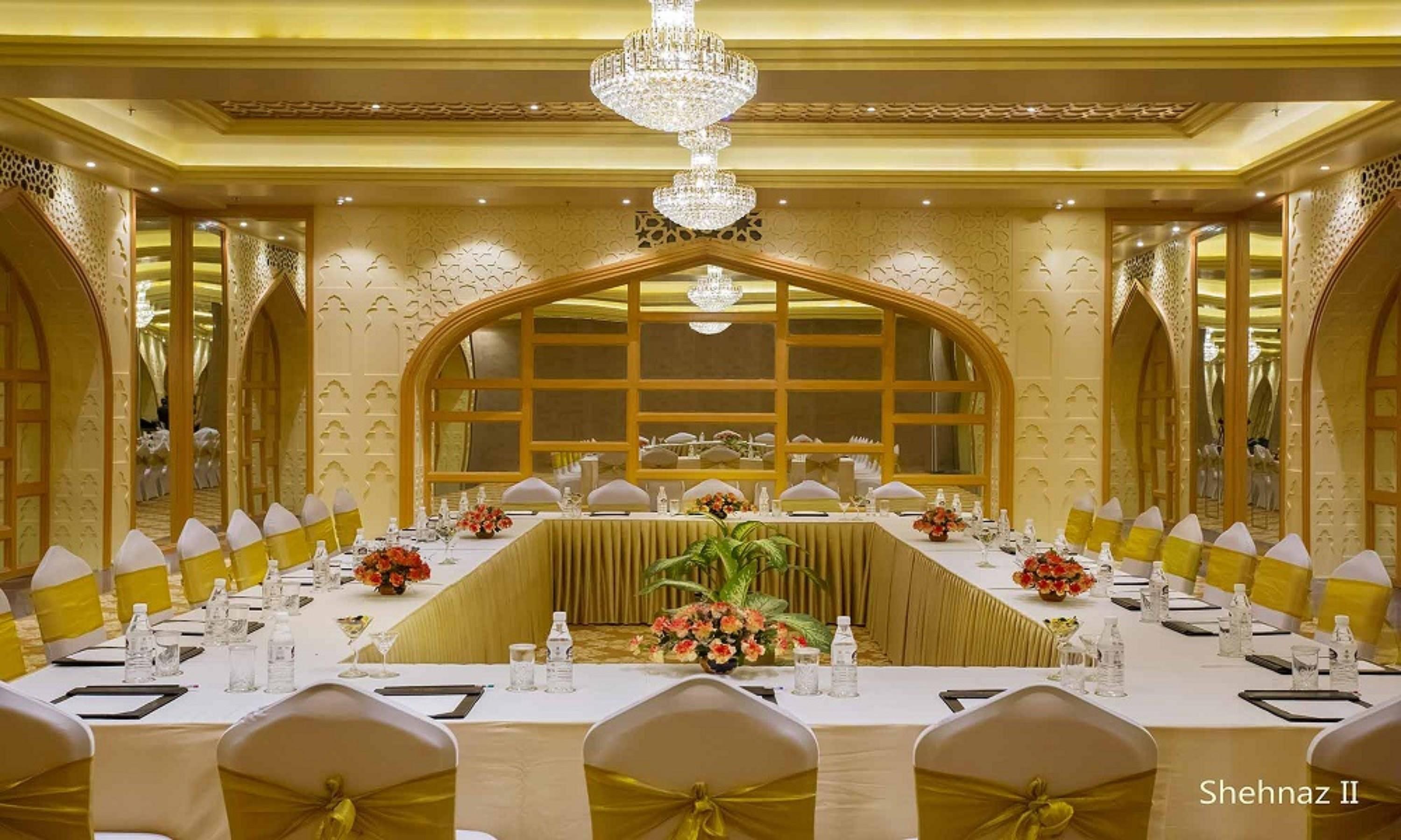 Hotel Clarks Shiraz Agra  Exterior foto