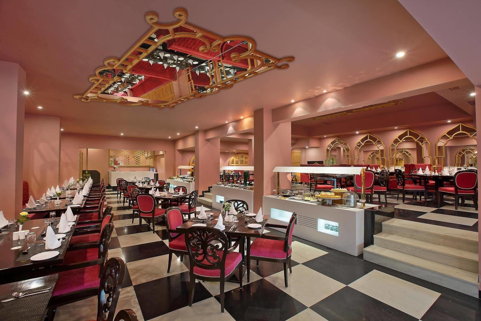 Hotel Clarks Shiraz Agra  Exterior foto