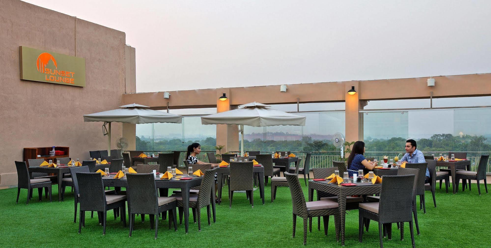 Hotel Clarks Shiraz Agra  Exterior foto